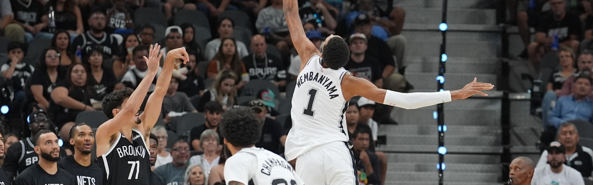 本赛季至今马刺球员正负值榜：尚帕尼+257第1 文班第2 瓦塞尔第3