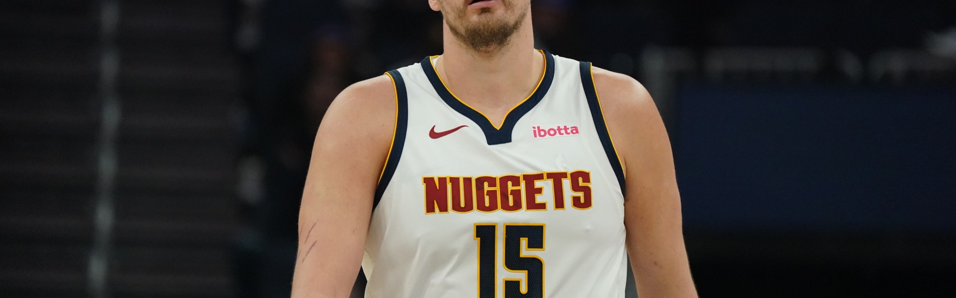 Betway-值！约基奇被吹犯规&amp;个人累计6犯 掘金挑战成功取消犯规拿到球权